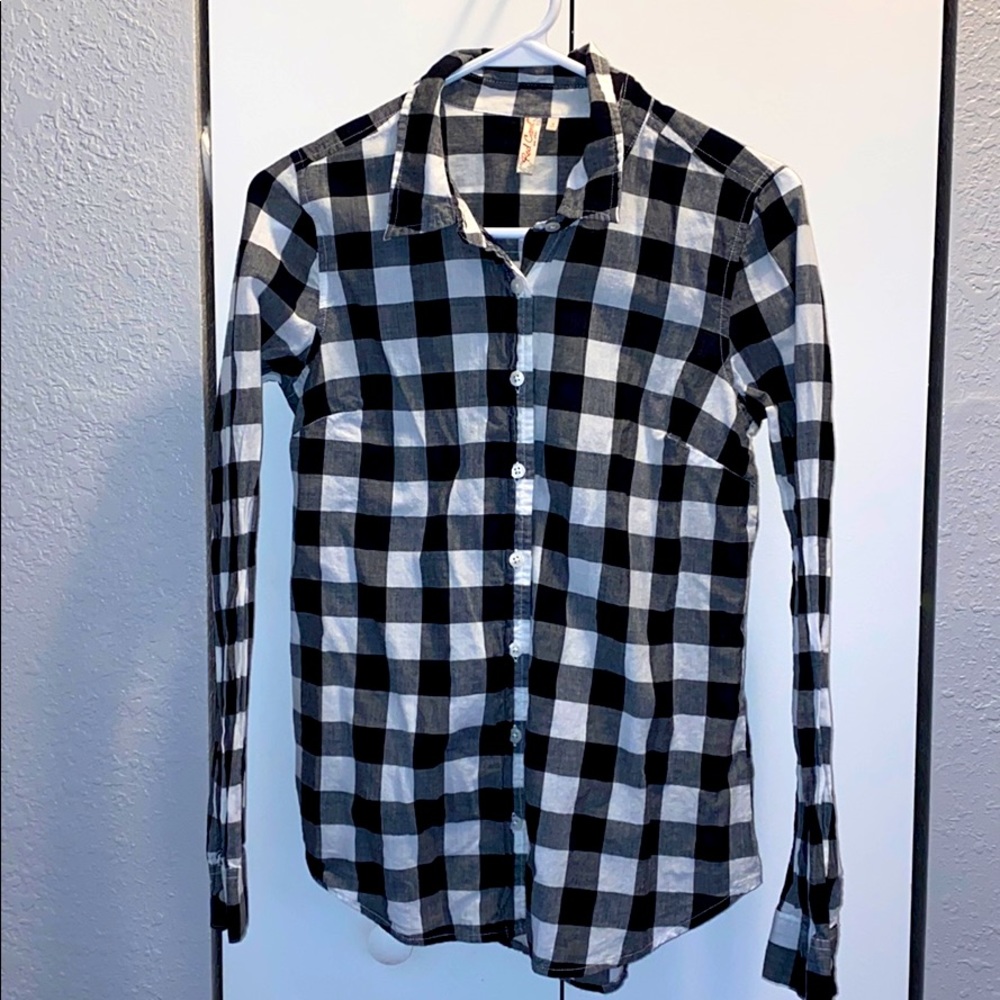 Black/white Buffalo plaid button up shirt